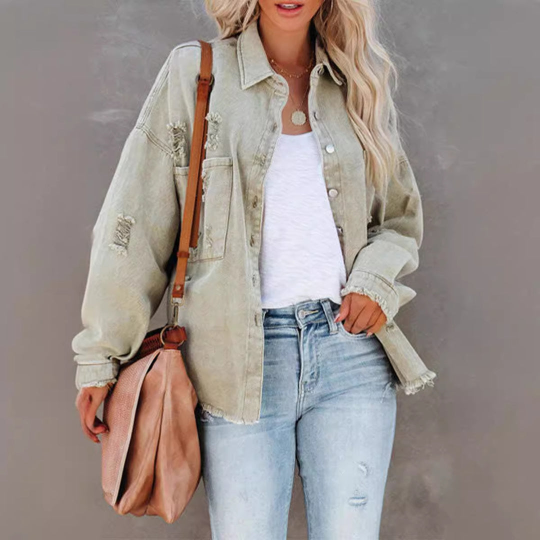 Kvinnes Klassisk Oversized Denim Jakke med Rafsete Kanter og Dekorative Knapper Skjora