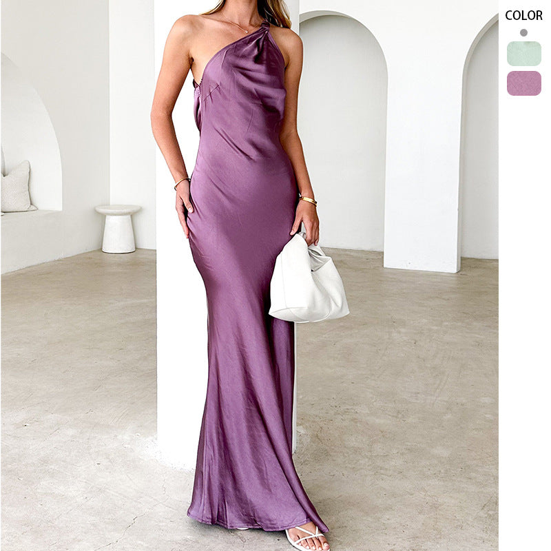 Kvinners elegant maxi-kjole med asymmetrisk stropp og flytende satengfall Skjora