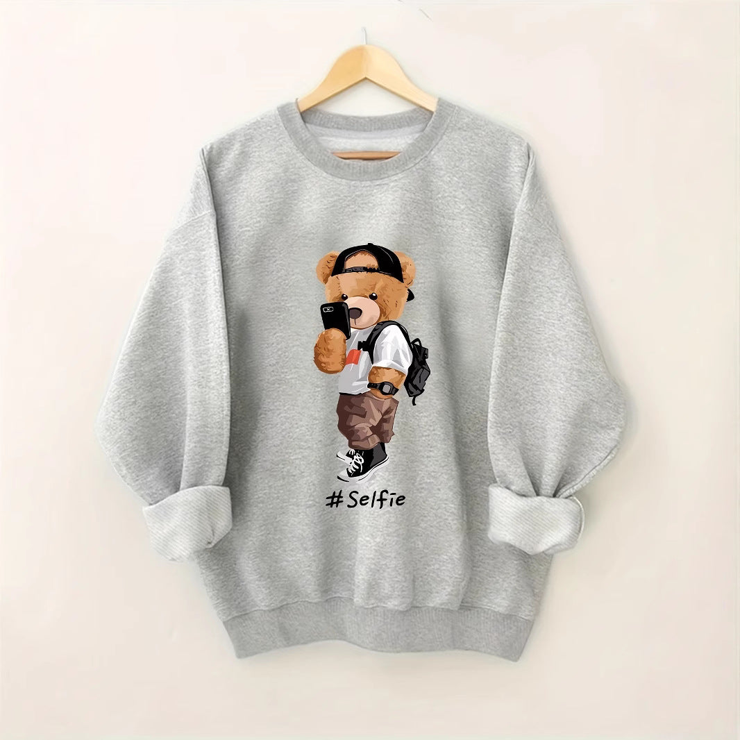 Dame sweatshirt med kunstnerisk bjørnedesign og avslappet passform Skjora