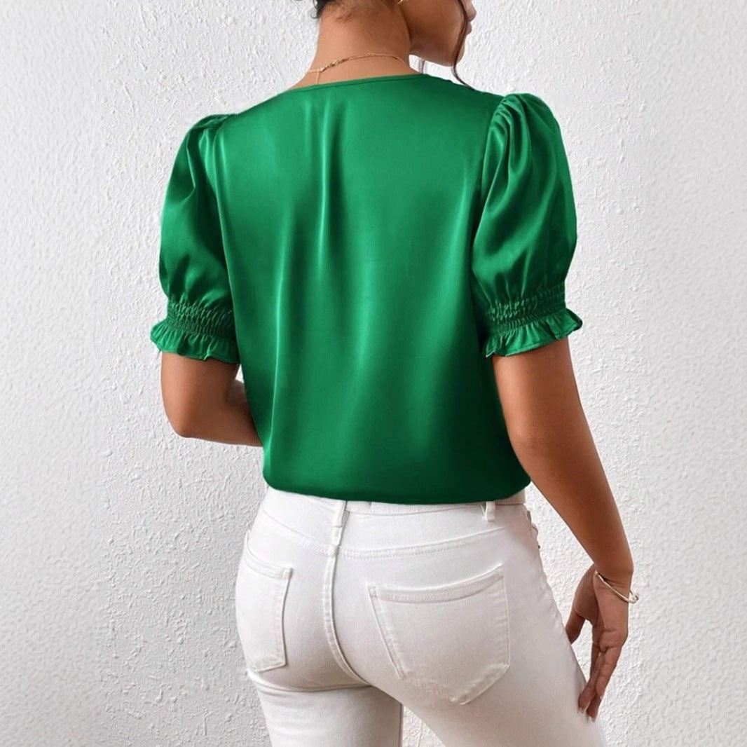 Dame satengbluse med pufferm og elegant knappeliste Skjora