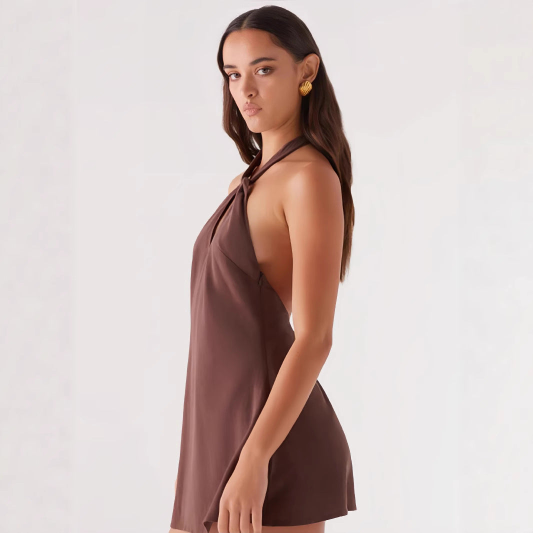 Dame halterneck kjole i elegant design