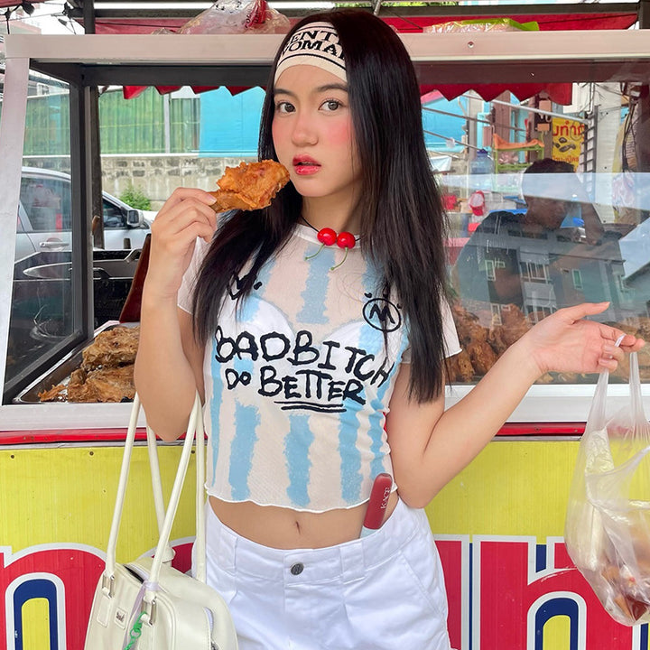 Dame Crop-Top med kreativ grafisk trykk og tettsittende snitt Skjora
