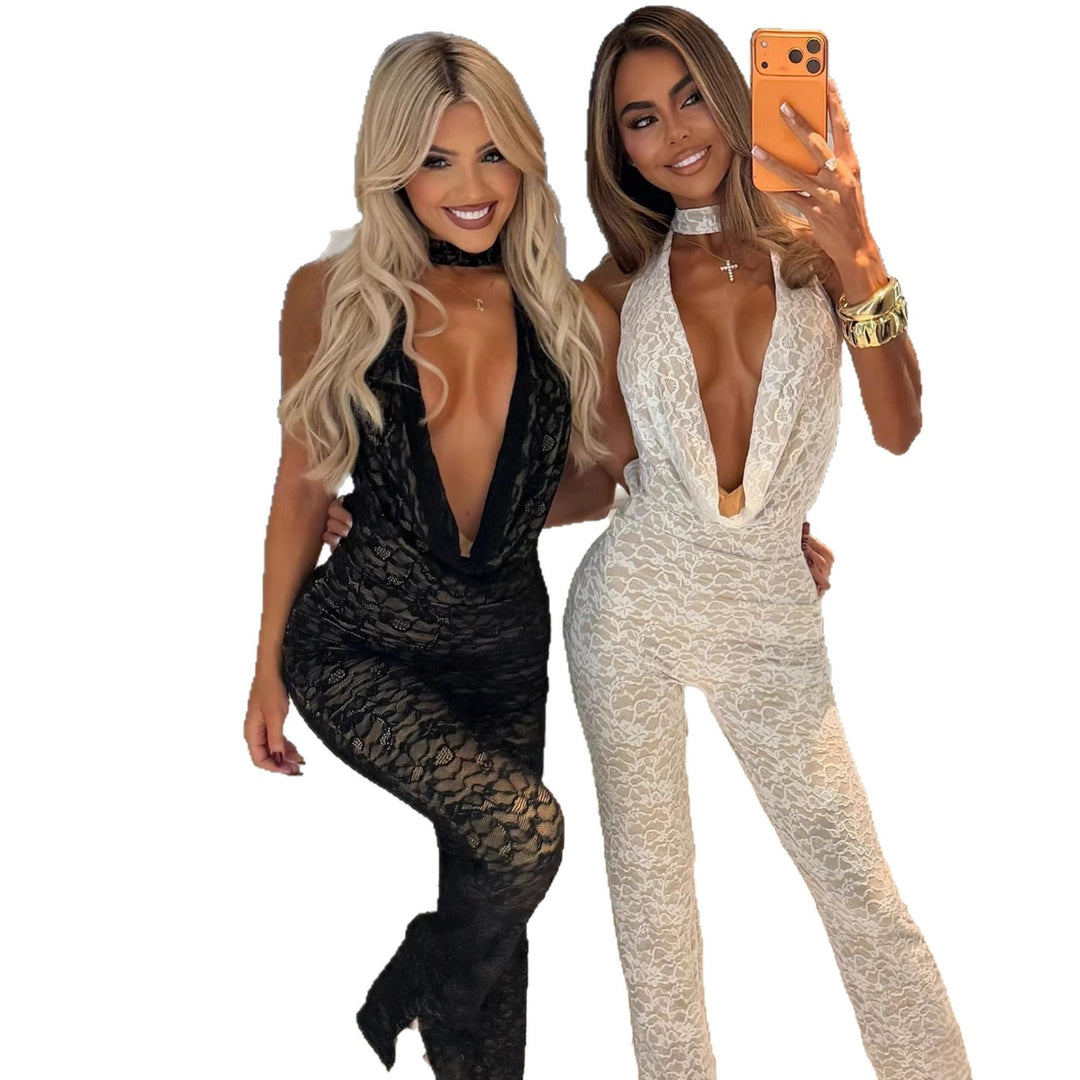 Kvinnens jumpsuit laget av fin blonde med dyp V-hals og elegant ryggdesign