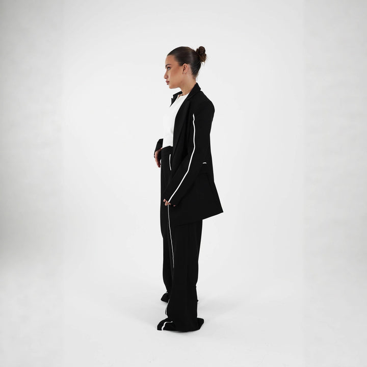 Kvinnenes elegante blazer med kontrastdetaljer Skjora