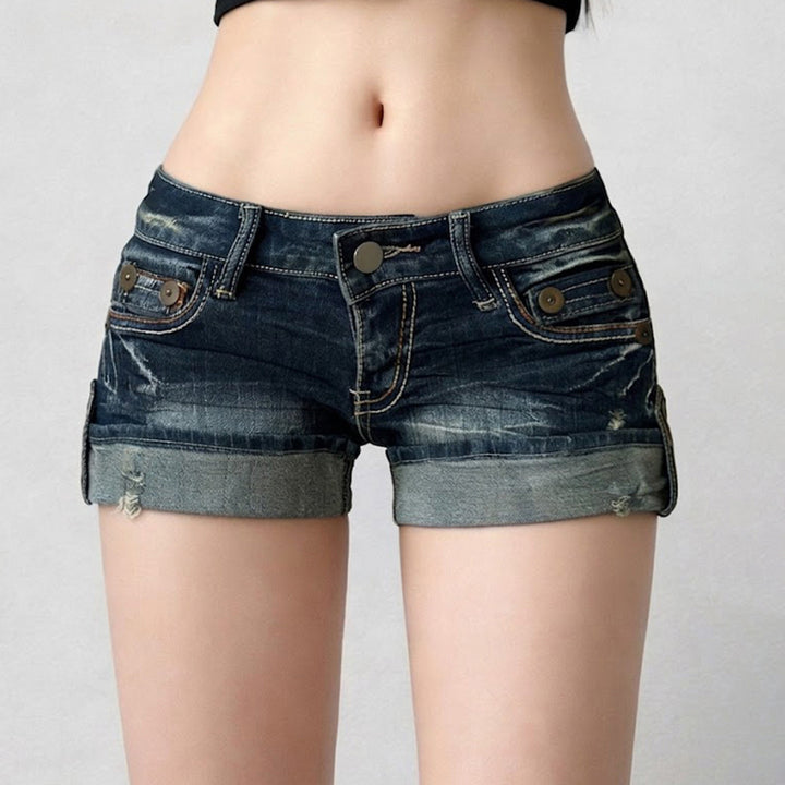 Dame uformelle denimshorts med stilige slitte detaljer og oppbrettede kanter Skjora