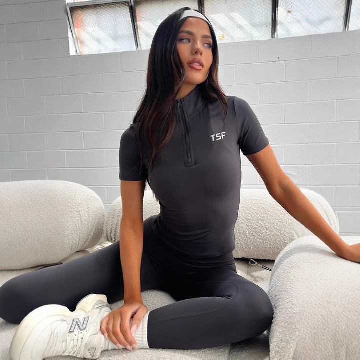Dame Sporty Kort Overall med funksjonell glidelås og figursydde detaljer Skjora