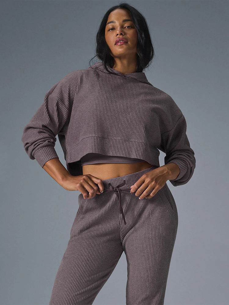 Kvinnenes cropped hettegenser sett laget av teksturert stoff Skjora