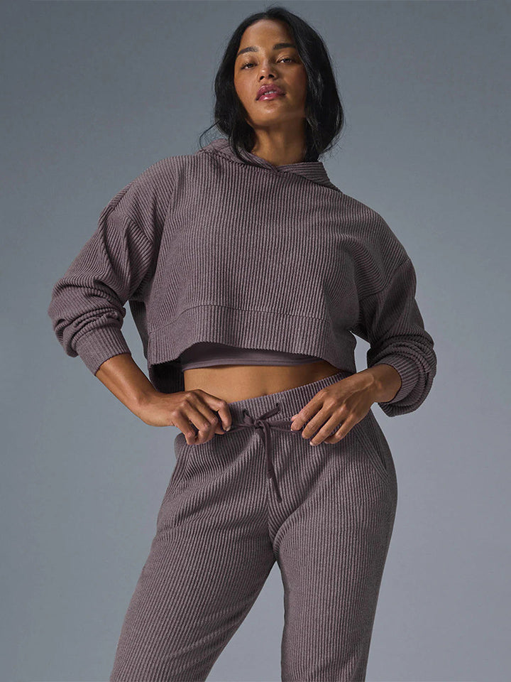 Kvinnenes cropped hettegenser sett laget av teksturert stoff Skjora