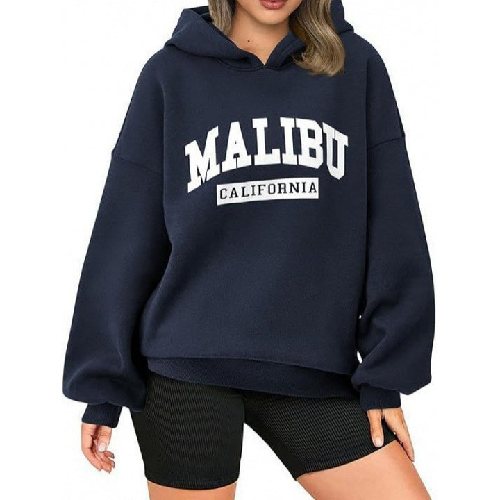 Kvinnelig uformell hettegenser med oversized snitt og iøynefallende trykk Skjora