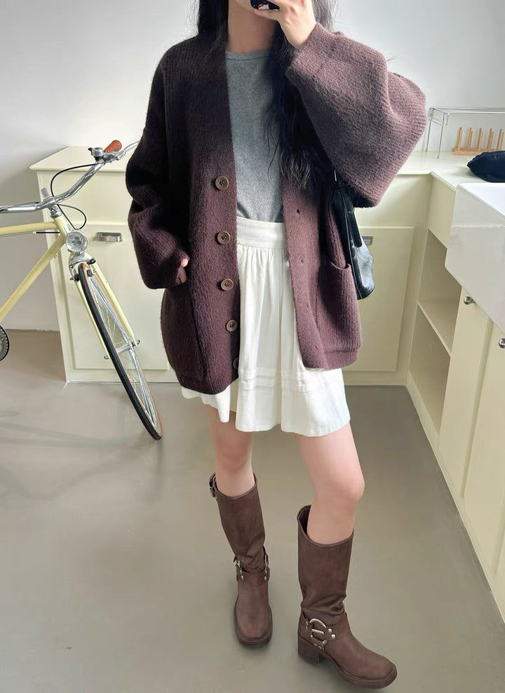 Kvinnes chunky strikket cardigan med elegante knappdetaljer og praktiske lommer Skjora