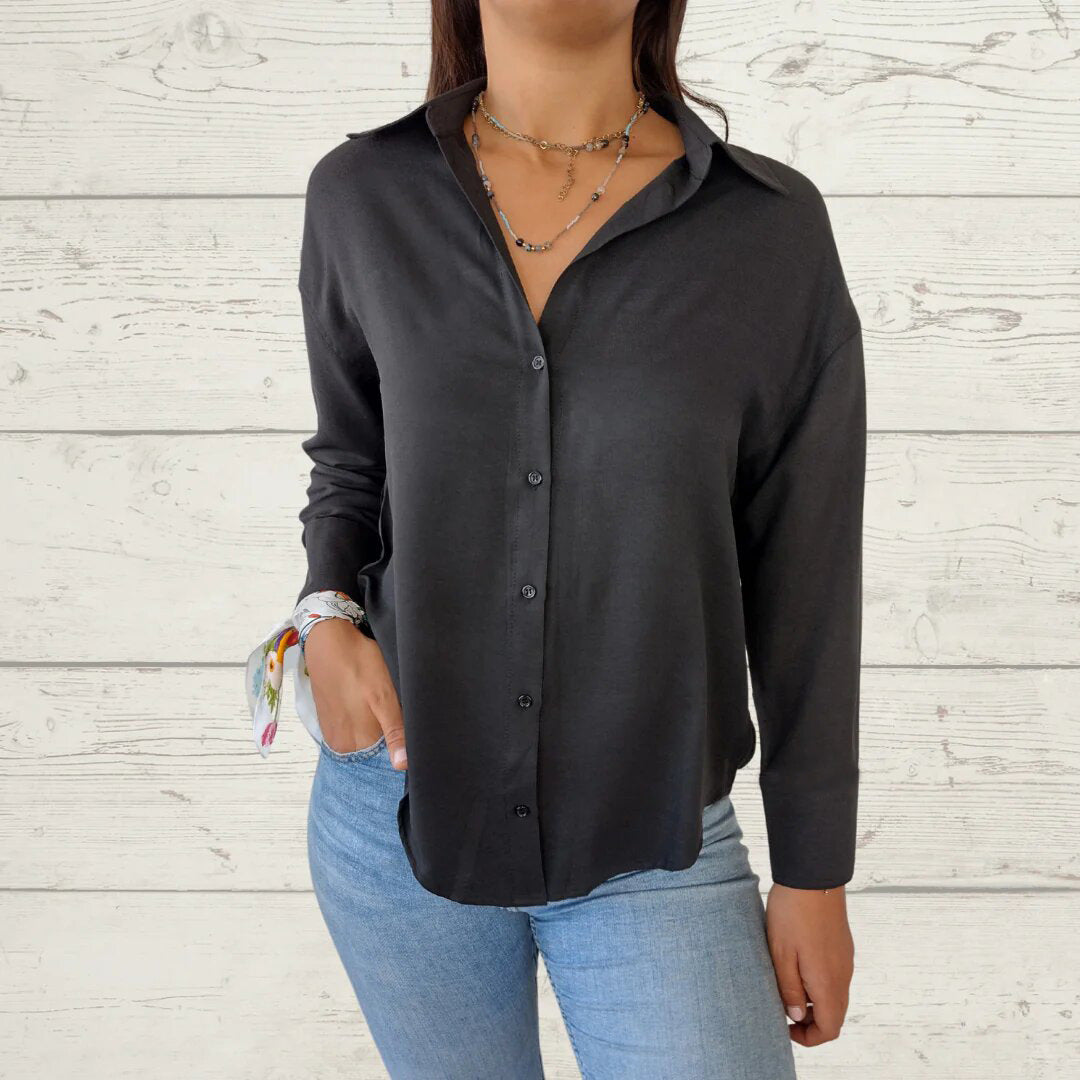 Dame elegant langermet bluse med fint stoff og feminine detaljer Skjora