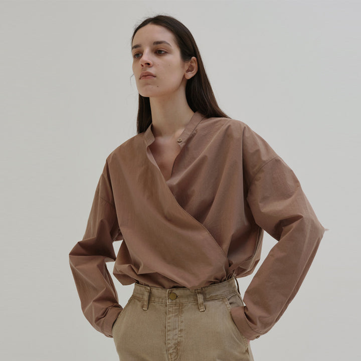 Kvinne asymmetrisk skjorte bluse med minimalistisk design Skjora