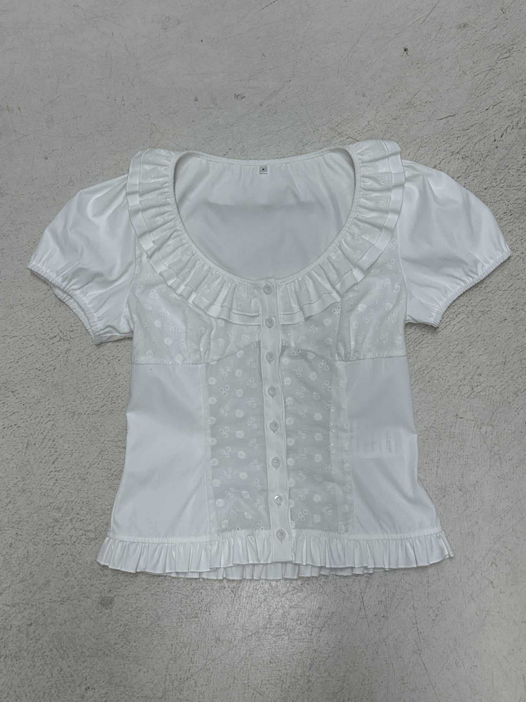 Dame volangbluse med blomsterinnsats og feminin snitt Skjora