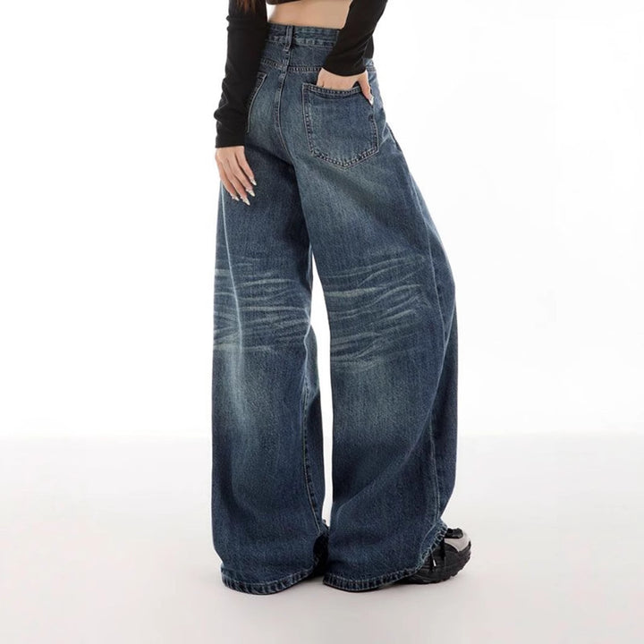 Kvinne tillegg jeans i trendy brukt utseende Skjora
