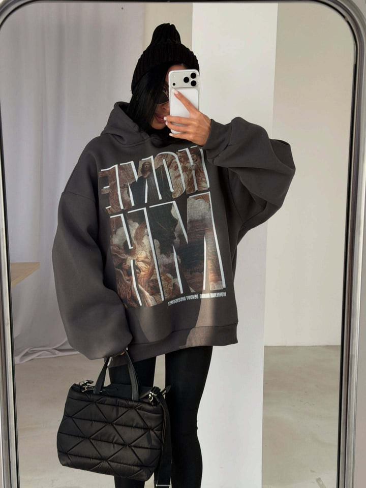 Kvinne oversized hettegenser med fremtredende grafisk trykk Skjora