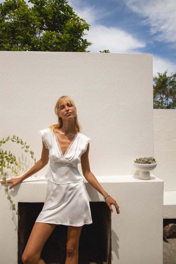 Dame luftig sett med blonde detaljer Skjora