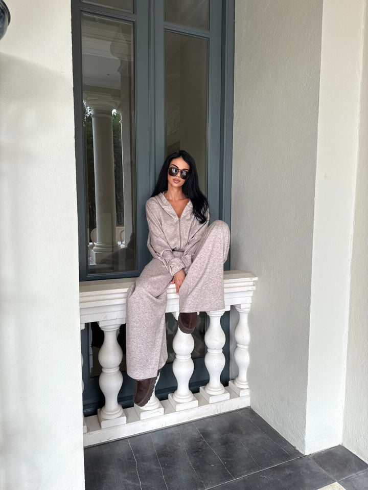 Dame loungewear drakt med løs passform og moderne hettegenser Skjora