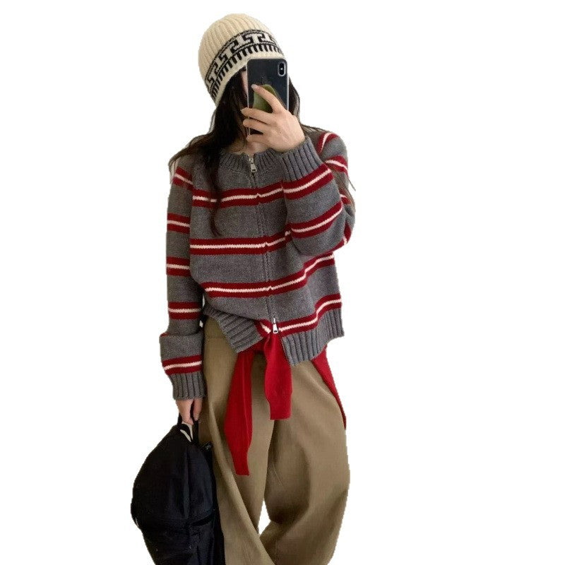 Kvinne strikket cardigan med moderne striper Skjora
