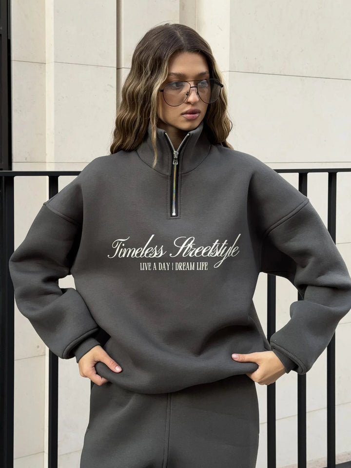 Dame sporty hoodie med stående krage og glidelås Skjora