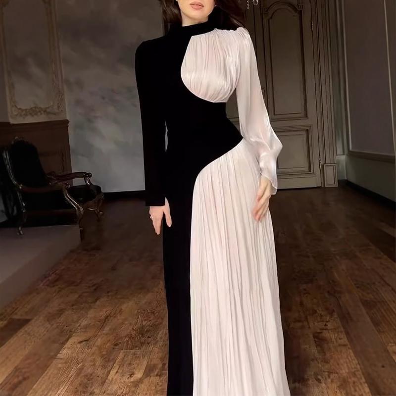 Kvinnes elegant og asymmetrisk kveldsdrakt med folderdetaljer Skjora