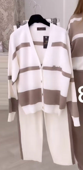 Kvinne Elegant Loungewear Sett med Knapp Front og Stripete Detaljer Skjora