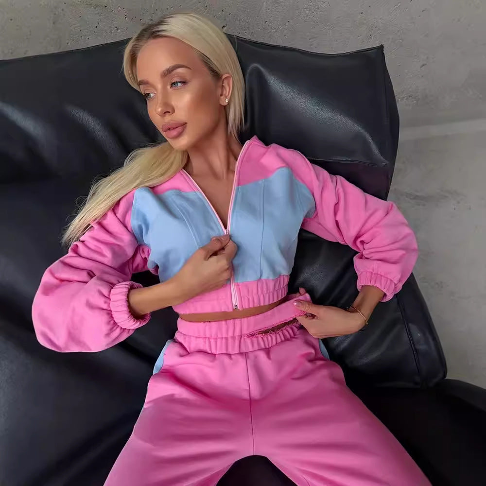 Damer sporty loungewear-set laget av mykt materiale med kengurulomme Skjora