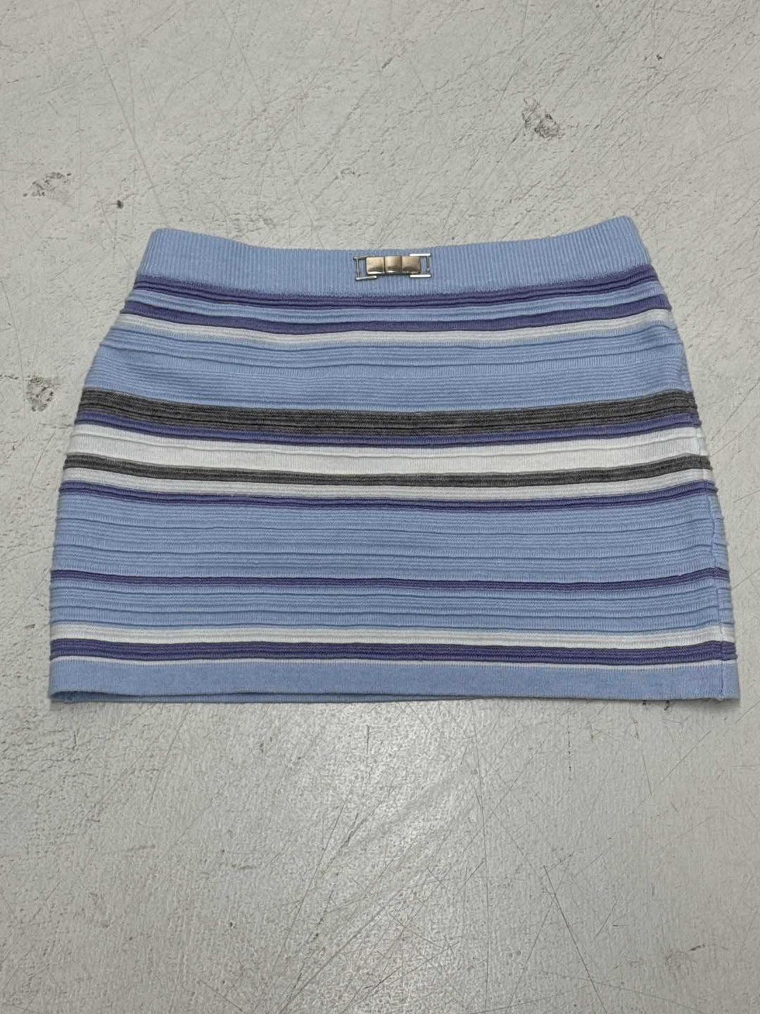 Dame miniskjørt med moderne stripe mønster og praktisk taillering Skjora