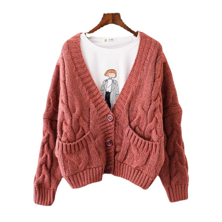 Kvinnelig chunky strikket cardigan med flatterende V-hals og praktiske lommer Skjora