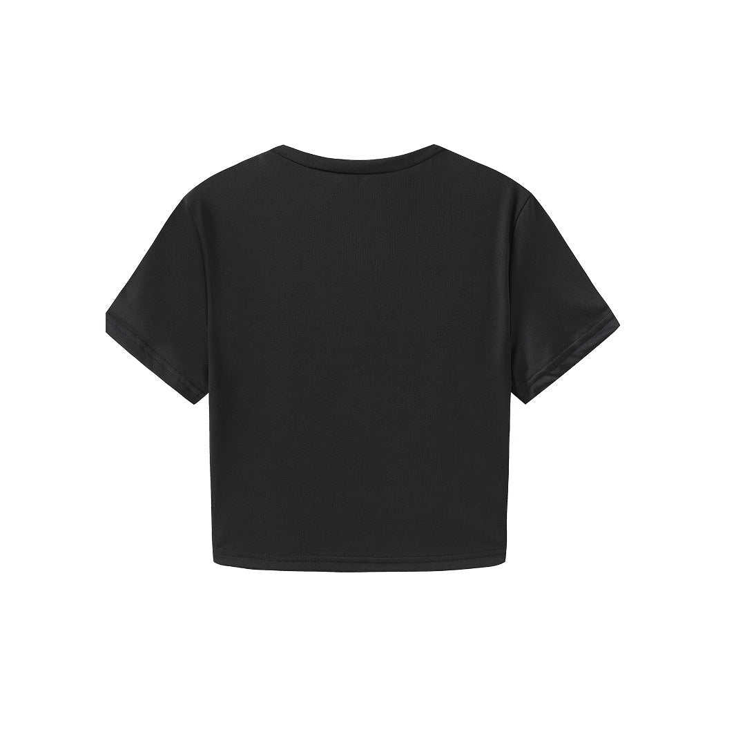 Dame Crop-T-skjorte med iøynefallende trykk og tettsittende design Skjora