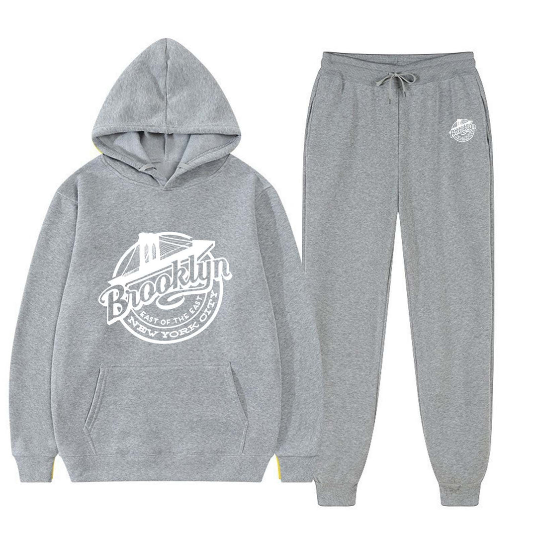 Kvinnes avslappende sweat suit med stilfull Brooklyn trykk Skjora