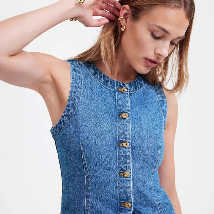 Dame jeans vest med asymmetrisk snitt og dekorative knapper Skjora