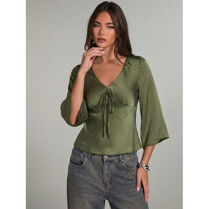 Dame Elegant topp med slips og vide ermer Skjora