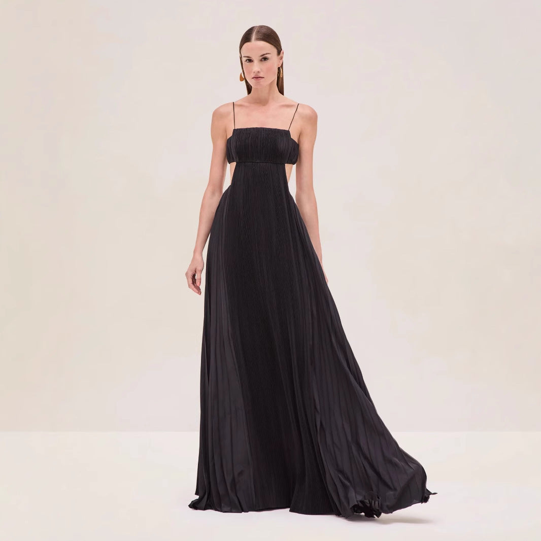 Kvinne maxi kjole med elegante plissert detaljer og tynne spaghetti stropper