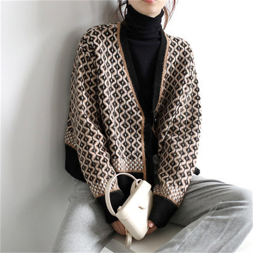 Kvinne elegant cardigan med geometrisk mønster og knappdetaljer Skjora