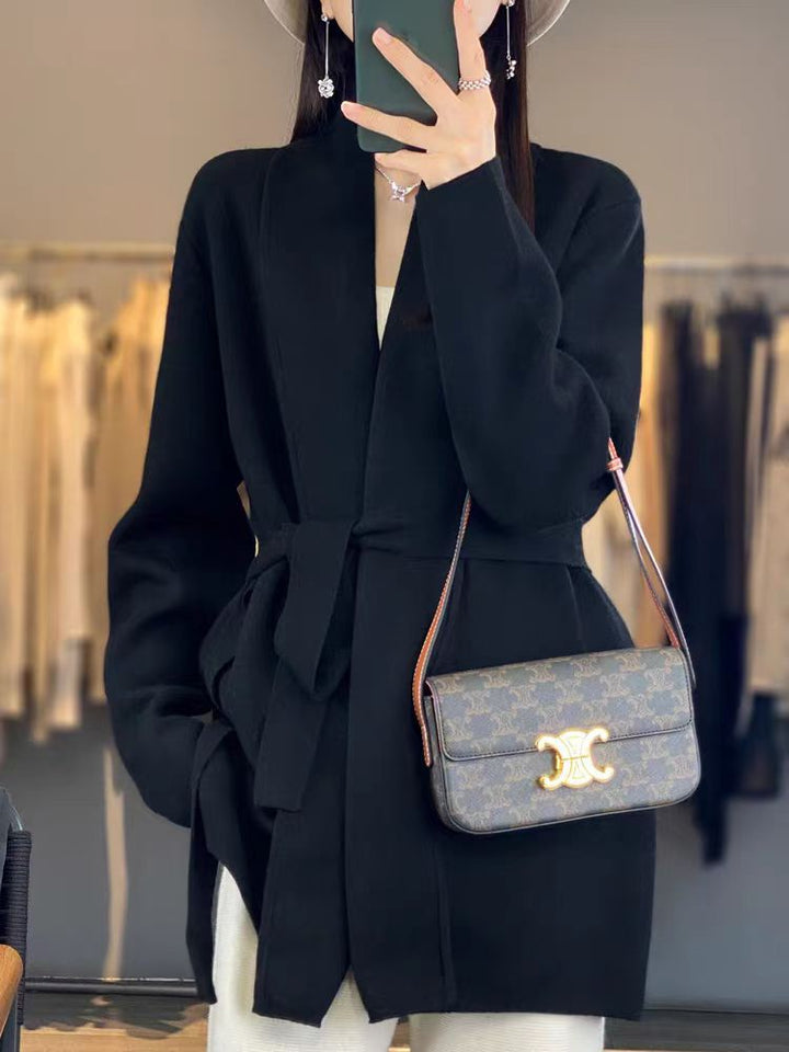 Kvinnens stilige cardigan med belte og lommer Skjora