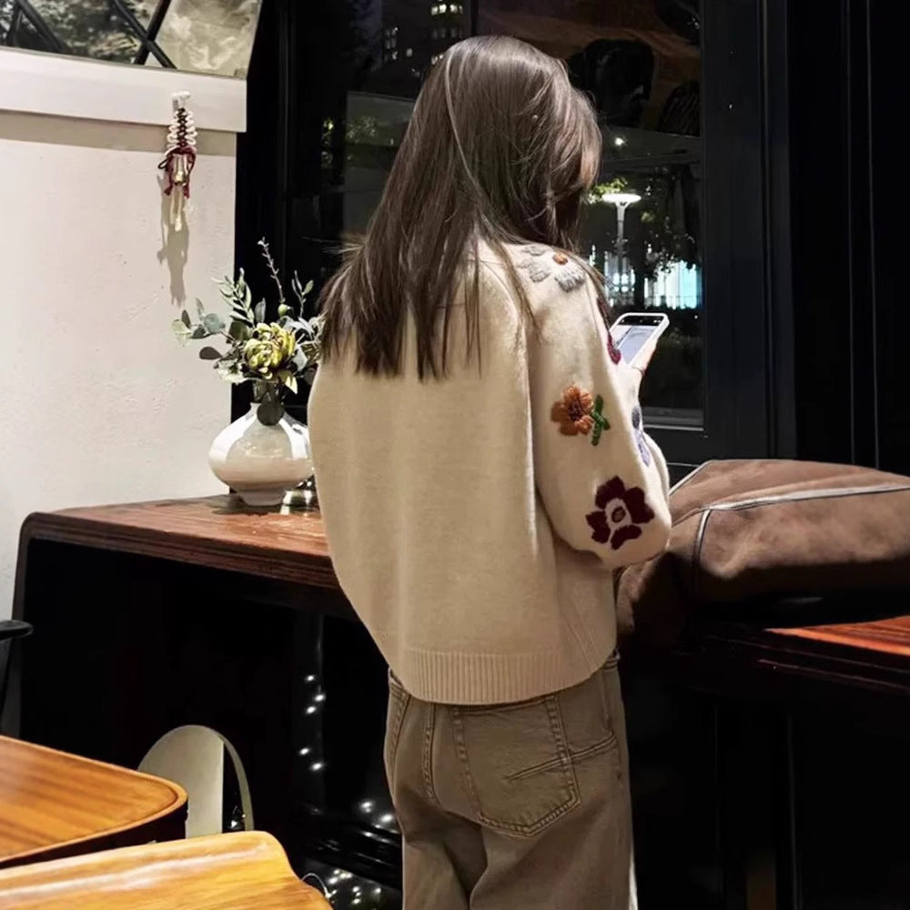 Damers motesweater med blomsterbroderi design Skjora