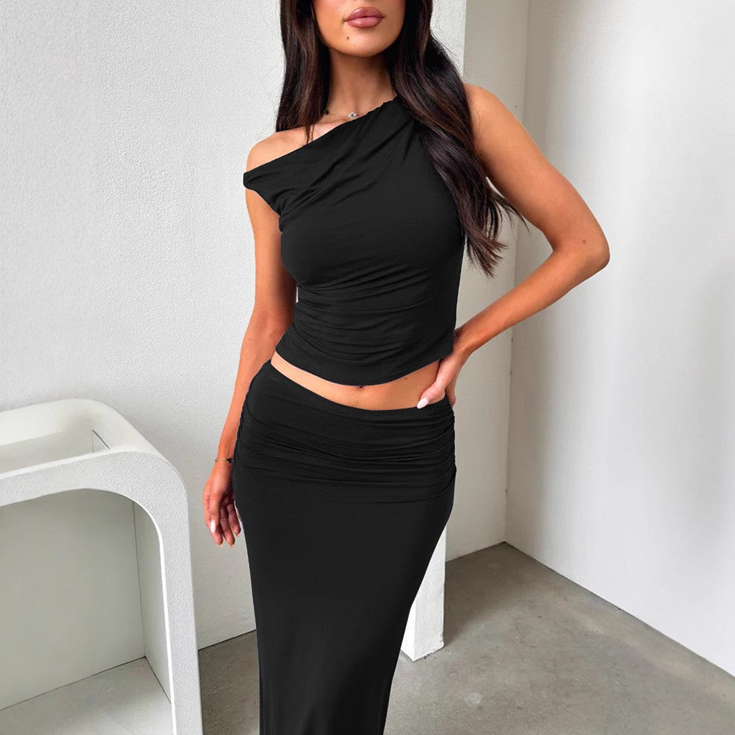 Dame sett fra off-shoulder topp og maxi-skjørt i rynket design Skjora