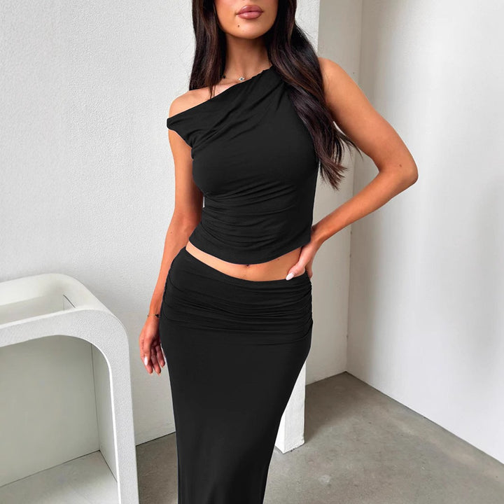 Dame sett fra off-shoulder topp og maxi-skjørt i rynket design Skjora