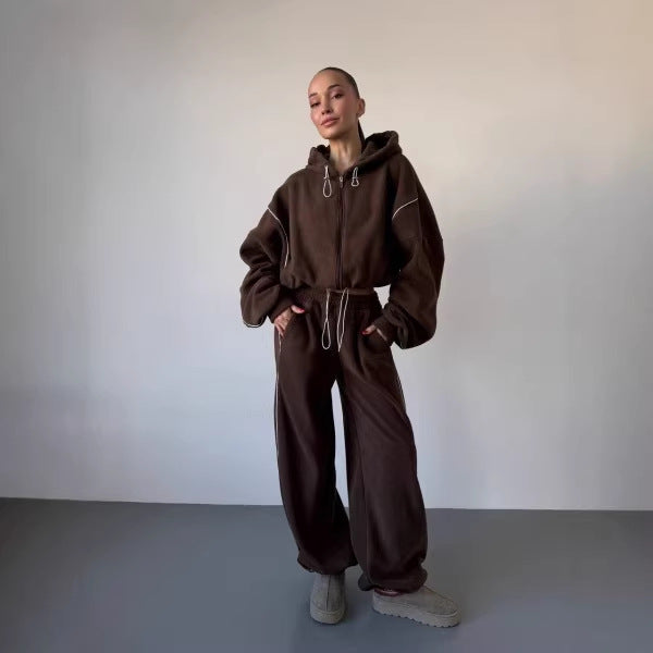 Kvinnenes avslappede hettegensers joggedrakt med løse bukser og side stripe Skjora