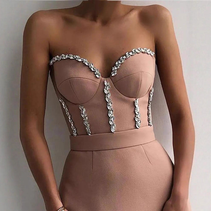 Kjole til kvinner med figurnær passform til kveld med elegant bustier-look og glitrende applikasjoner
