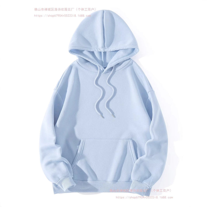 Dame avslappet hettegenser med fargerikt fjærdesign og inspirerende tekst Skjora