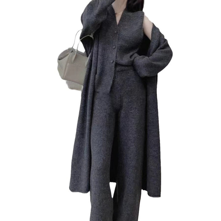 Damer elegant strikket ensemble med lang cardigan og vide bukser Skjora