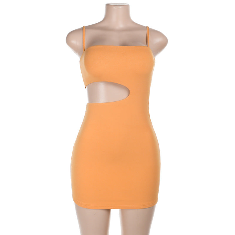 Dame figurtilpasset minikjole med cut-out-design og smale spaghetti-stropper Skjora