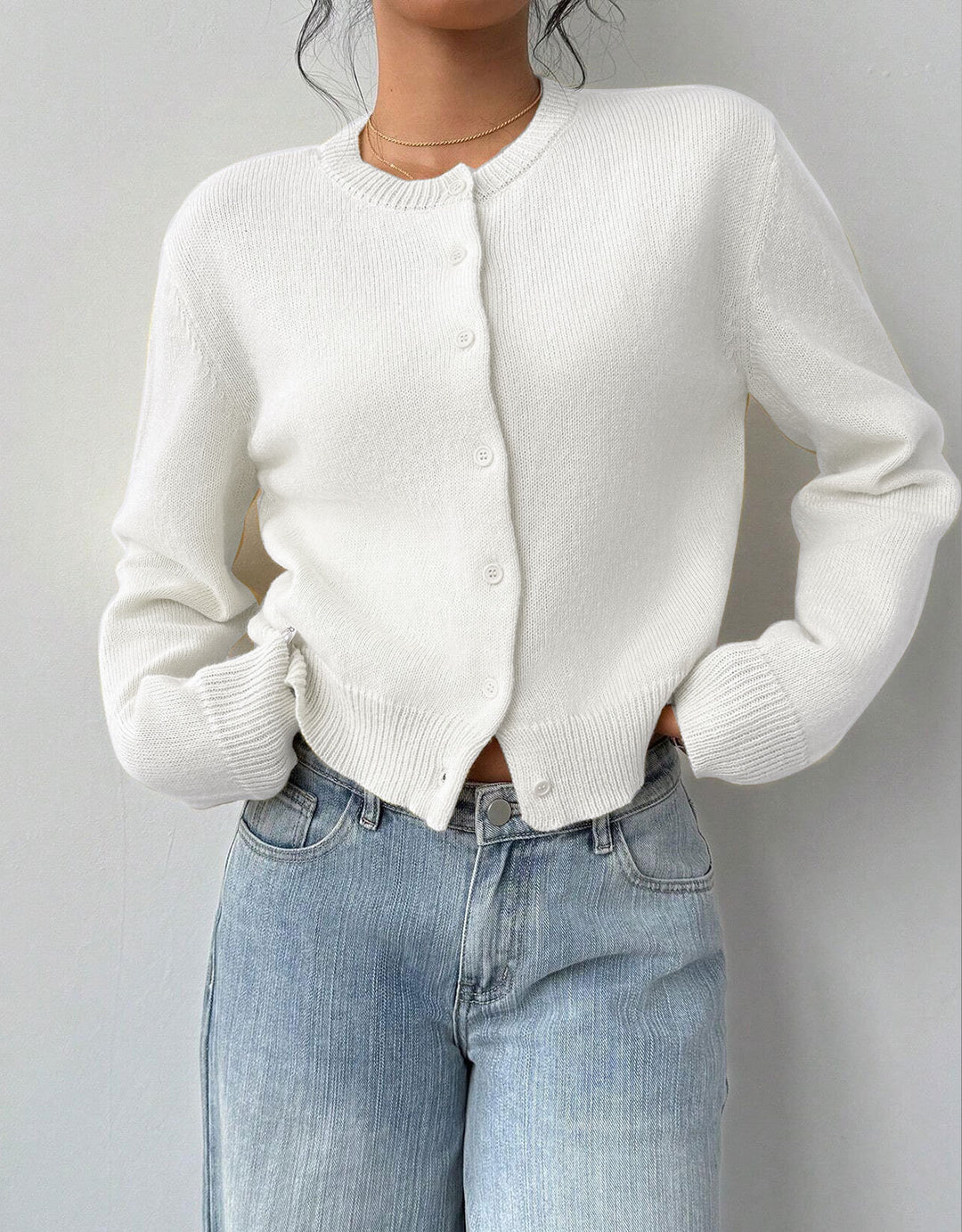 Kvinne cardigan med fin ribbet tekstur og knappedesign Skjora