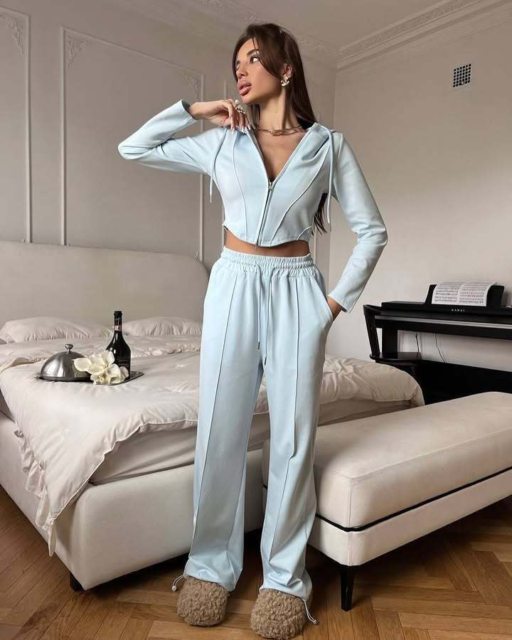 Kvinne sporty cropped hettegenser sett med vide ben og praktisk snøring Skjora