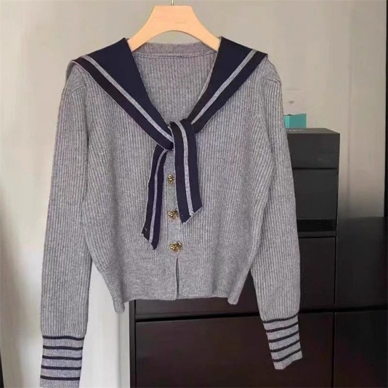 Kvinne cardigan med nautisk krage og dekorative knapper Skjora