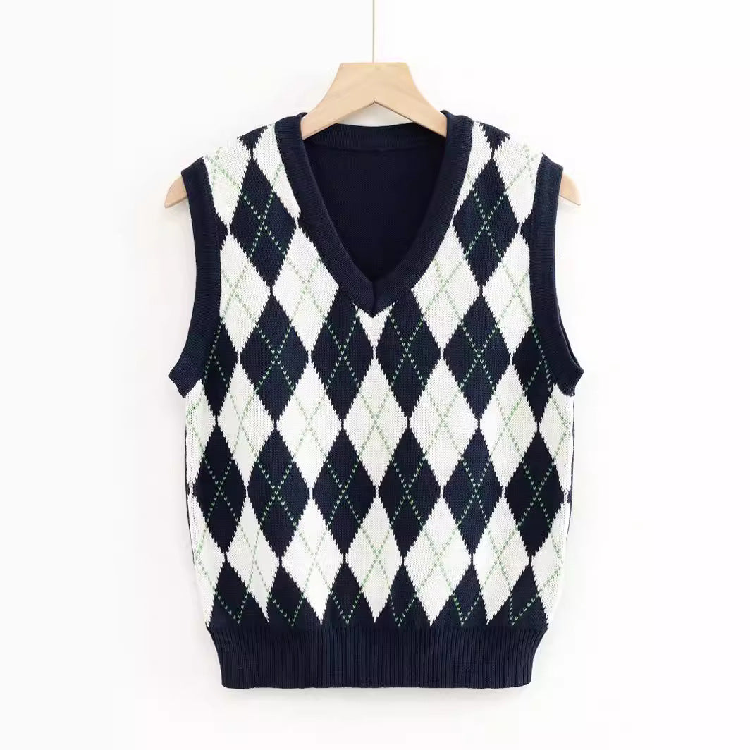 Women's knit sweaters with a modern argyle pattern Skjora