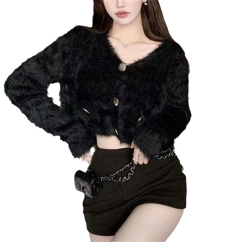 Kvinnelig plush cardigan med v-hals og dekorative knapper Skjora