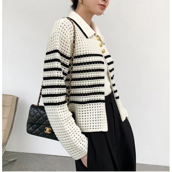 Kvinne strikket cardigan med maritimt stripe mønster og knappedetaljer Skjora