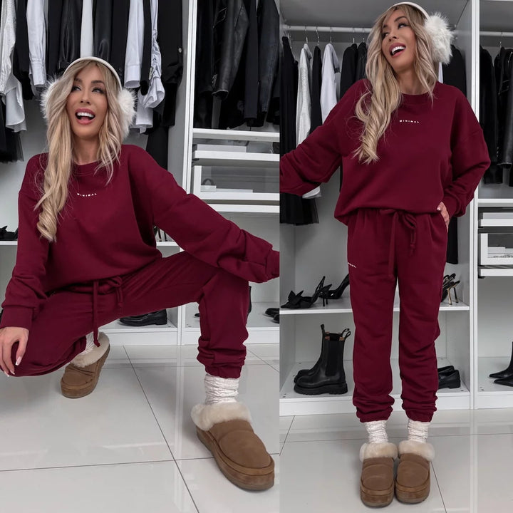 Kvinnens avslappede loungewear-sett med komfortabel hettegenser og koselige joggebukser Skjora